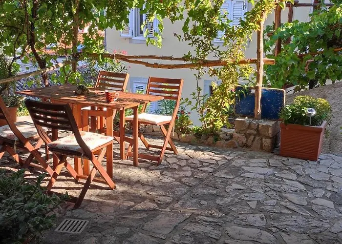 Desanti Appartement Valun